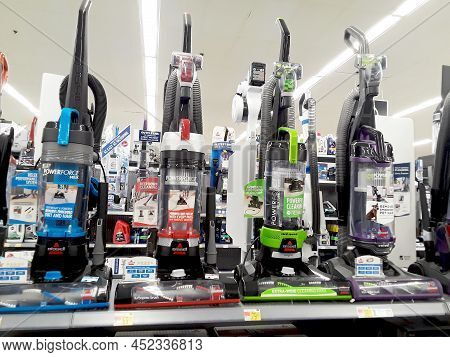 Name Brand Floor Cleaning Machines Display At Walmart Food Super Center-april 2, 2022-north Windham,