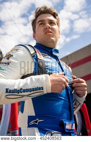 March 20, 2022 - Hampton, GA, USA: Kaulig Racing prepares to race for the Folds of Honnor Quik Trip 500 at Atlanta Motor Speedway in Hampton, GA.