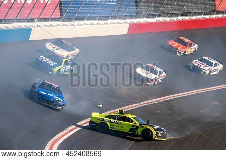 March 20, 2022 - Hampton, GA, USA: Ricky Stenhouse Jr. and Austin Cindric crash while racing for position for position for the Folds of Honnor Quik Trip 500 at Atlanta Motor Speedway in Hampton, GA.