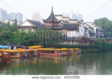 Nanjing Confucius Temple og båden på floden