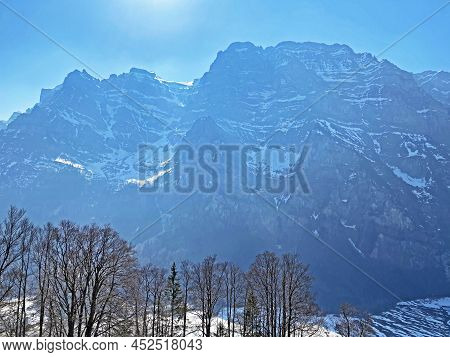 The Alpine Mountain Range Glärnisch In The Swiss Massif Of Glarus Alps And Over The Klöntalersee Res