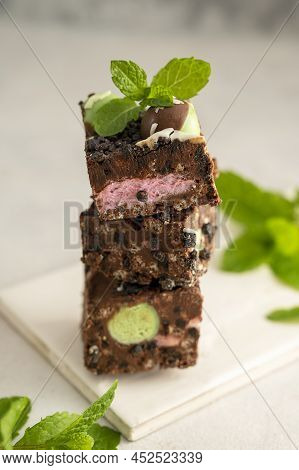 Bite Sized Chocolate And Mint Dessert, Bite Sized Sweet Cake Desserts