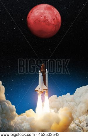Spaceship Lift Off. Space Shuttle With Blast And Smoke Takes Off To The Red Planet Mars. Mars Concep