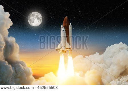 Spaceship Lift Off. Space Shuttle With Smoke And Blast Takes Off Into Space On A Background Of Sunse