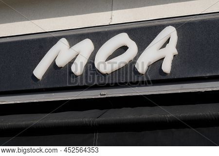 Bordeaux , Aquitaine  France - 03 27 2022 : Moa Logo Brand And Text Sign Shop Facade Jewelry Store F