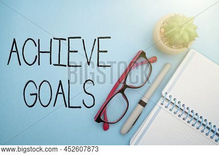 Sign Displaying Achieve Goals. Concept Meaning Results Oriented Reach Target Effective Planning Succ