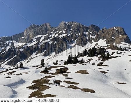 Rocky Peaks Mutteristock (2295 M) And Rädertenstock (raedertenstock Or Redertenstock, 2294 M) In The