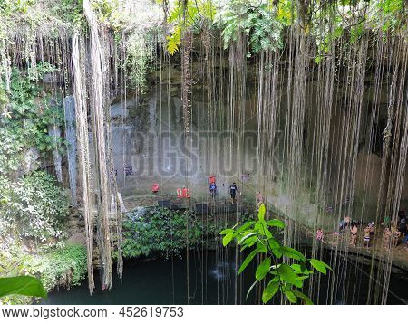 Piste In The Tinum, Mexico On February 2018: Cenote Ik-kil Near Chichen Itza Mayan Town At Yucatan P