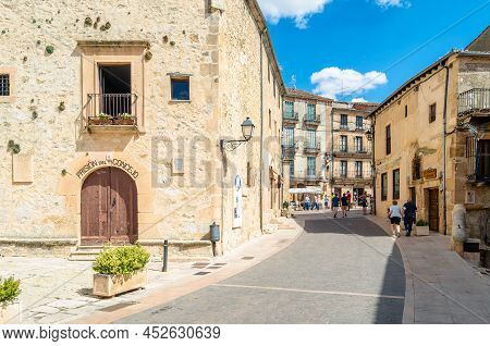 Sepulveda, Spain - September 12, 2021: Architecture In The Medieval Town Of Sepulveda, One Of The Mo