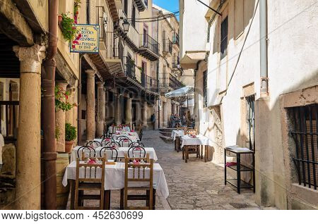 Sepulveda, Spain - September 12, 2021: Narrow Street With Restaurants And Terraces Prepared For Lunc