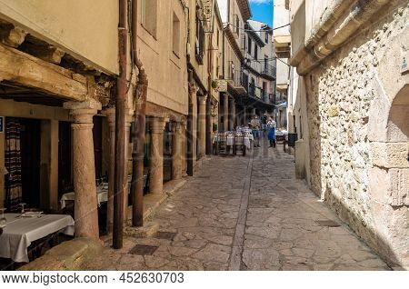Sepulveda, Spain - September 12, 2021: Narrow Street With Restaurants And Terraces Prepared For Lunc