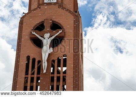 Quimbaya, Colombia - July 2021. Temple Of Jesus, Mary And Joseph Located At The Bolivar Square In Th