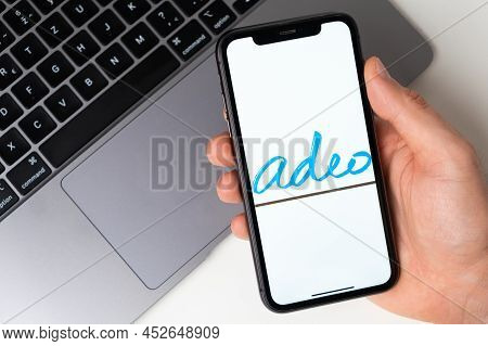 Adeo Mobile Application On The Smartphone Screen. Make Purchases While Sitting At Home Using A Mobil
