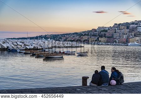 Naples, Italy - May 24, 2015: Two Couples View Over Fish Boats Embarked In The Bay Of Napoli On A Gl