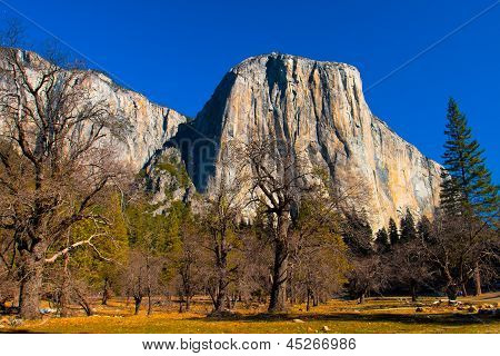 กัปตันเอลหินในอุทยานแห่งชาติโยเซมิตี รัฐแคลิฟอร์เนีย