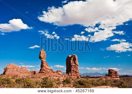 ร็อคสมดุลในอุทยานแห่งชาติอาร์เชส ยูทาห์