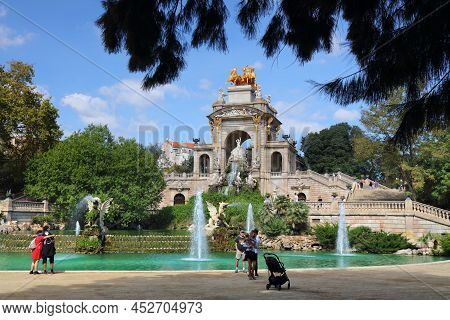 Barcelona, Spain - October 7, 2021: People Visit Cascada Fountain In Parc De La Ciutadella In Barcel