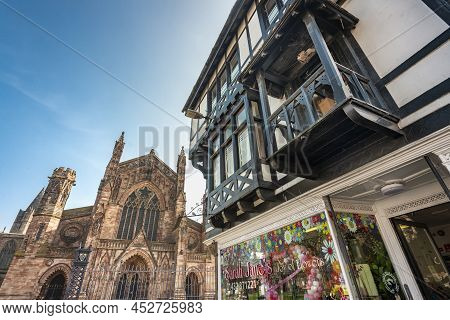 Hereford,heredfordshire,england-april 22nd 2022: The Historic Cathedral Church Of Hereford Stands Op