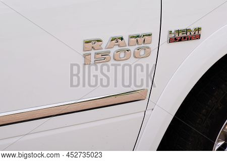 Bordeaux , Aquitaine  France - 04 05 2022 : Dodge Ram 1500 Truck Hemi Text Logo And Sign Brand On Si