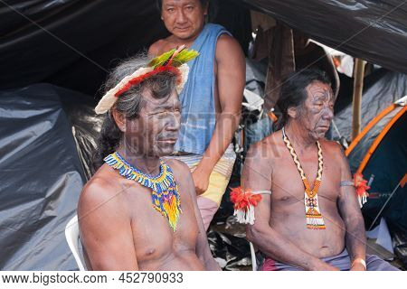 Brasilia, Df, Brazil-april 12, 2022: Thousands Of Indigenous Natives From All Over Brazil Descend Up