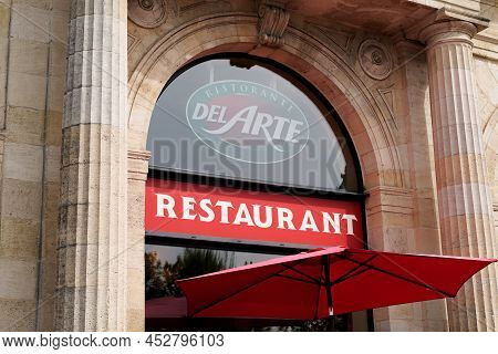 Bordeaux , Aquitaine  France - 04 10 2022 : Pizza Ristorante Del Arte Brand Text And Logo Sign On Fa
