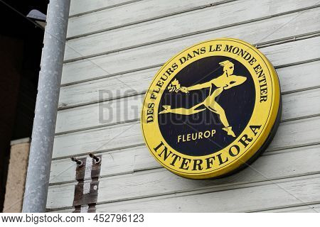 Bordeaux , Aquitaine  France - 04 10 2022 : Interflora Logo Sign And Text Brand Facade Florist Chain