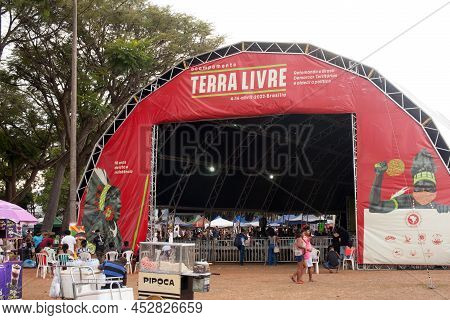 Brasilia, Df, Brazil-april 13, 2022: Indigenous Natives From All Over Brazil, Descend Upon Brasilia,