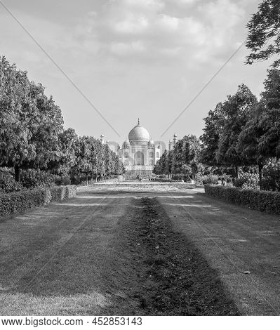Taj Mahal One Of The Wonder Of The World View From Mehtab Bagh Garden Side, Taj Mahal, Agra, Uttar P