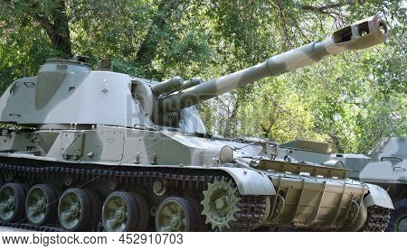 Elements Of A 152-caliber Self-propelled Artillery Installation
