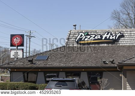 Logansport - Circa April 2022: Pizza Hut Restaurant. Pizza Hut Is Offering Delivery, Carry Out And C