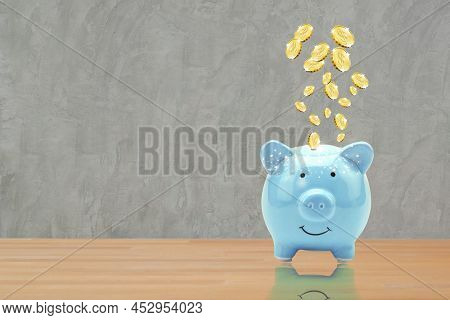 Save Money Concept Coin To Piggy Bank On Wood Background Business Or Finance Saving Money Advertisin