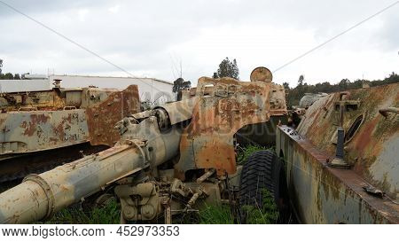 152mm Gun-howitzer D-20. Soviet Howitzer Captured From Syrians And As Target For Shooting By Israeli