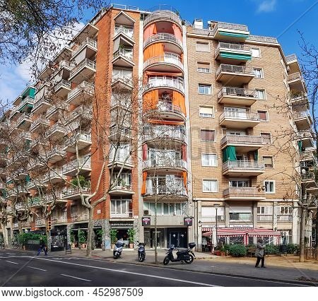 Spain, Barcelona, March, 2022: Classic Architecture Buildings With Bay Balconies In Eixample Distric