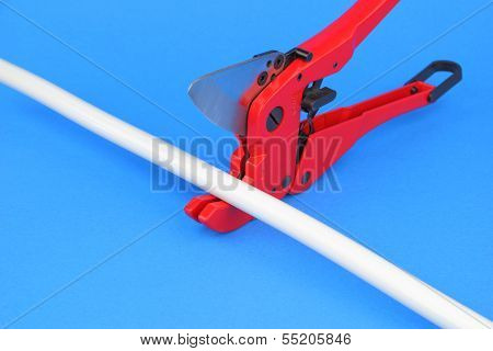 The cutting pex pipe