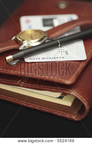 Pera, hodinky A kreditní kartou na Agenda a