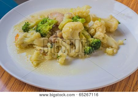Cauliflower fried with oyster sauce