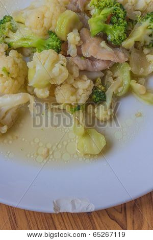 Cauliflower fried with oyster sauce