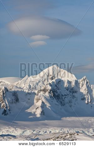 schneebedeckten Gipfeln