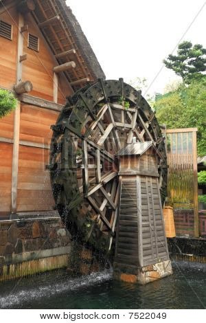 ruota idraulica in legno