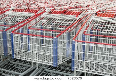 American carrelli accatastati insieme.