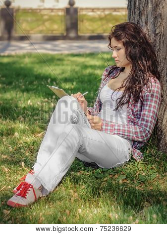The Girl Draws Sketches