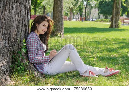 The Girl Draws Sketches
