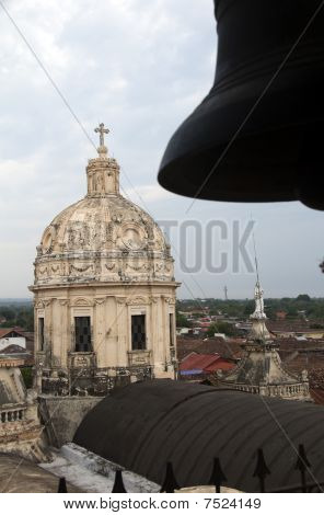 Kostel La Merced Granada Nikaragua pohledu městské střechy věže