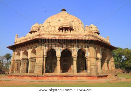 Tomba di Isa Khan