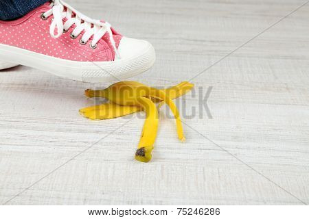 Shoe to slip on banana peel and have an accident