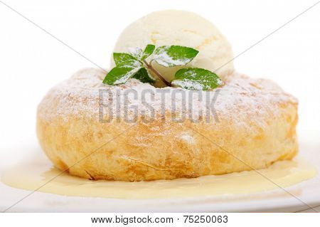 Savarin with ice cream