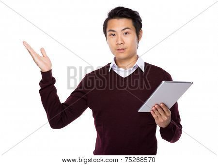 Man with tablet and hand show ith balnk sign
