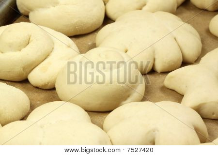 RAW Rolls taikina nousee