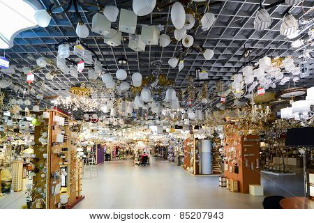 Many Beautiful Chandeliers Light  Store