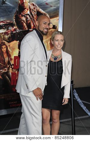 LOS ANGELES - MAR 11:  Hank Baskett, Kendra Wilkinson at the 